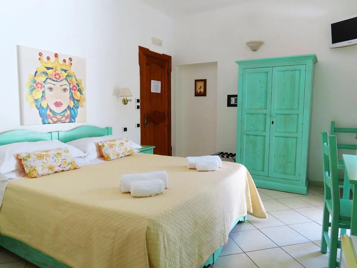 Hotel Stromboli Central Family Apartment - 3 Double Rooms